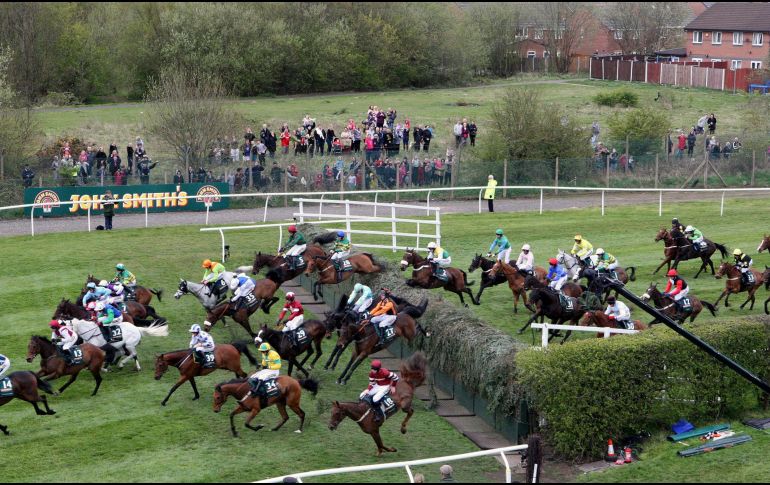 El Grand National, que se disputa desde 1839, tiene una audiencia mundial de unos 500 millones de personas. AP/ARCHIVO