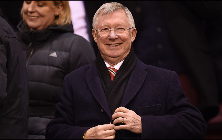 Que un libro cuente la vida de Sir Alex Ferguson ya es bastante motivo para leerlo, pues logró llevar el vestidor del ManU por casi 30 años y en ese lapso los convirtió en el equipo más ganador de Inglaterra. AFP / ARCHIVO
