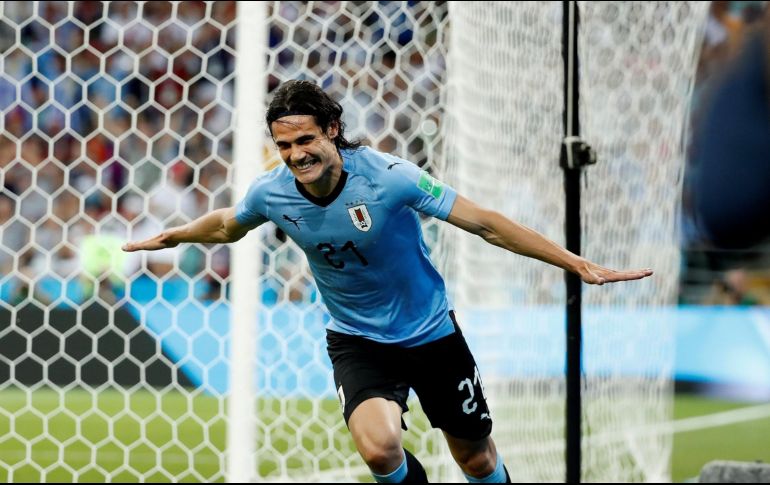 El exmediocampista uruguayo Diego Forlán admitió que ve probable la llegada de su compatriota, el delantero Edinson Cavani, del París Saint-Germain a Boca Juniors. EFE / ARCHIVO