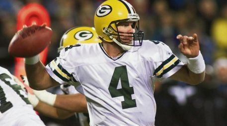 LEGENDARIO. Favre jugó 16 temporadas con los Packers de Green Bay y está en el Salón de la Fama desde 2016. AP