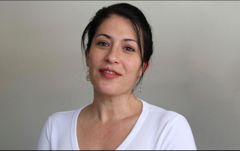 ''Together In a Sudden Strangeness'' es el nombre de la compilación que se públicará el 9 de junio, con poemas de varios escritores, entre ellos, de Ada Limón. AP