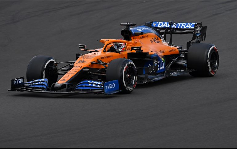 El británico acudió a la sede en Woking para contar con un asiento a su medida, aunque no firmará contrato en firme hasta que no se requieran sus servicios. AFP / ARCHIVO