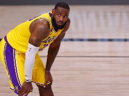 LeBron continúa triturando rivales con su liderazgo. AFP