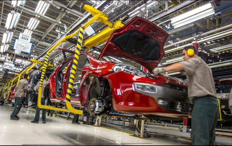 La importancia de la industria automotriz radica en que representa 3.8 % del PIB nacional y 20.5 % del PIB manufacturero. NTX/ARCHIVO