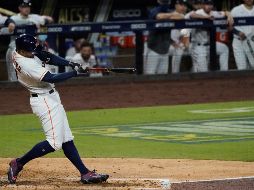 George Springer conectó un jonrón que le da vida a los Astros. AP