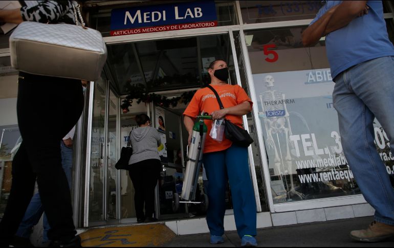 En promedio a nivel nacional un tanque de oxígeno de 10 mil litros está a la venta en 855 pesos. EL INFORMADOR / F. Atilano