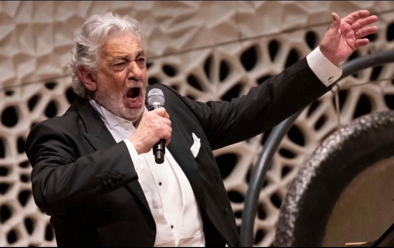 Plácido Domingo reconoció que lloró de emoción con el primer aplauso que recibió del público después del escándalo por acoso sexual. AP / ARCHIVO