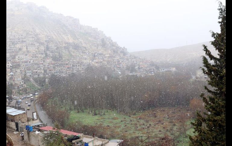 Debido al clima extremo, la Universidad de Damasco suspendió los exámenes de medio curso en todos sus campus. EFE/Y. Badawi