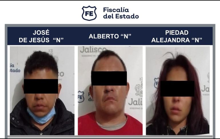 Jesús “N” de 28 años, Alberto “N” de 38 años, y Piedad Alejandra “N” de 19 años fueron capturados el pasado 10 de febrero por la privación de la libertad de cinco mujeres ESPECIAL/ Fiscalía de Jalisco