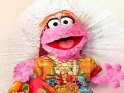 Lola trae puesto un traje bordado de gala de las zapotecas del Istmo de Tehuantepec. ESPECIAL