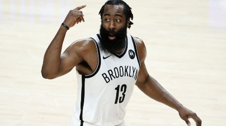 LÍDER. James Harden llevó a la victoria a su equipo. AFP