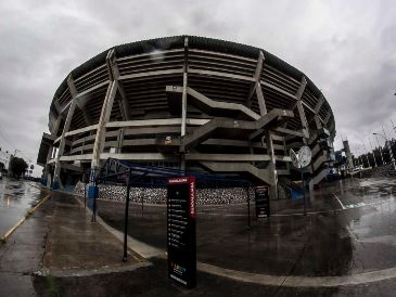 El Clásico Tapatío que debía jugarse el 24 de octubre de 2015 fue suspendido por la Liga MX cuando se dijo que el huracán 