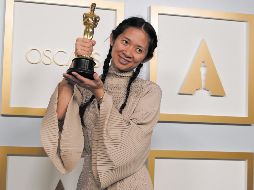 Chloé Zhao. La directora se convierte en la segunda mujer en 93 años en triunfar en esa categoría. AP