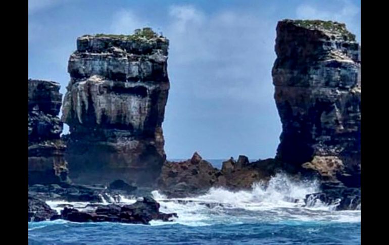 Lo que queda del Arco de Darwin, en las Galápagos, tras el derrumbe. AFP/Ministerio del Ambiente de Ecuador