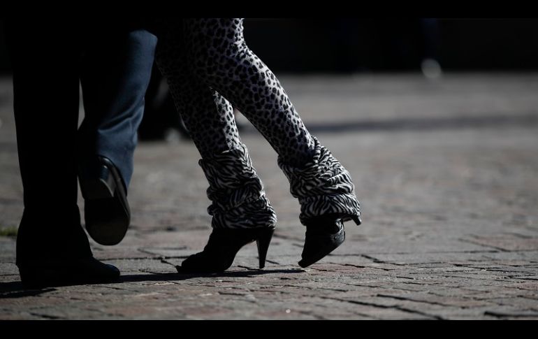 Decenas de bailarines con mascarillas se concentraron el sábado en la Plaza de la República, cercana al emblemático Obelisco de Buenos Aires. AP/N. Pisarenko