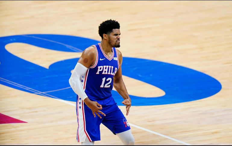 El ala-pívot Tobias Harris (FOTO), un puntal de los Sixers en esta eliminatoria, asumió el liderazgo ofensivo con 28 puntos y 9 rebotes junto a la inesperada contribución de 30 puntos del escolta Seth Curry. AP