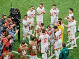 EL MOMENTO La foto del día fue la despedida de Pandev, quien su equipo le dijo adiós entre aplausos. XINHUA