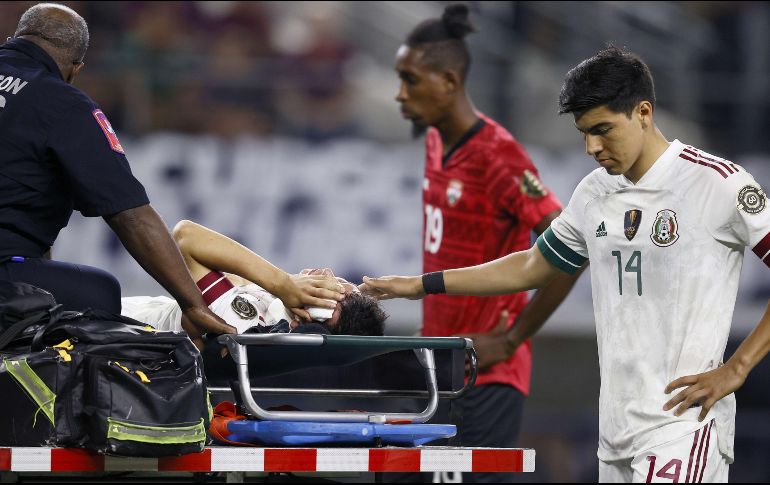 ”Chucky” Lozano salió por la lesión que tuvo en la cabeza con el portero de Trinidad y Tobago. AFP / T. Pennington