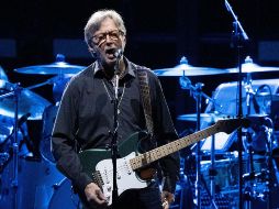 La reacción de Clapton también se debió a que Johnson el pasado lunes declaró que algunos de los placeres y oportunidades más importantes de la vida dependan cada vez más de la vacunación. AFP/ARCHIVO