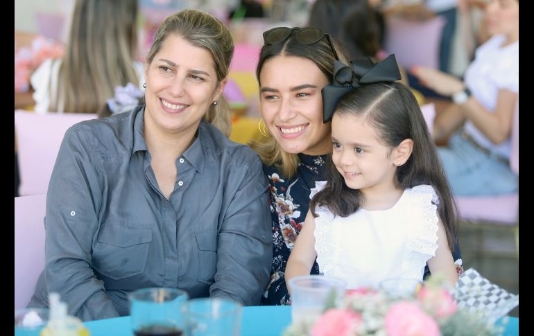 Florencia Machado, Luisa Elizondo y Luciana Núñez. GENTE BIEN JALISCO/ CLAUDIO JIMENO
