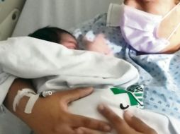 A la recién nacida se le practicaron exámenes que confirmaron que se encontraba en buen estado de salud. Después la llevaron al Hospital “Zoquipan” con su madre. ESPECIAL