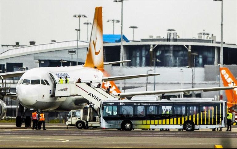 La recuperación de las aerolíneas en Asia-Pacífico y Europa ha sido pequeña debido a que los viajes internacionales aún son escasos. EFE/C. Jannink