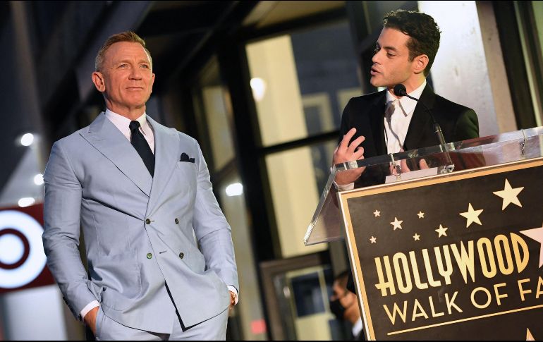 La estrella de Daniel Craig se localiza junto a la de otro actor que encarnó a James Bond, el también británico Roger Moore. AFP / V. MACON