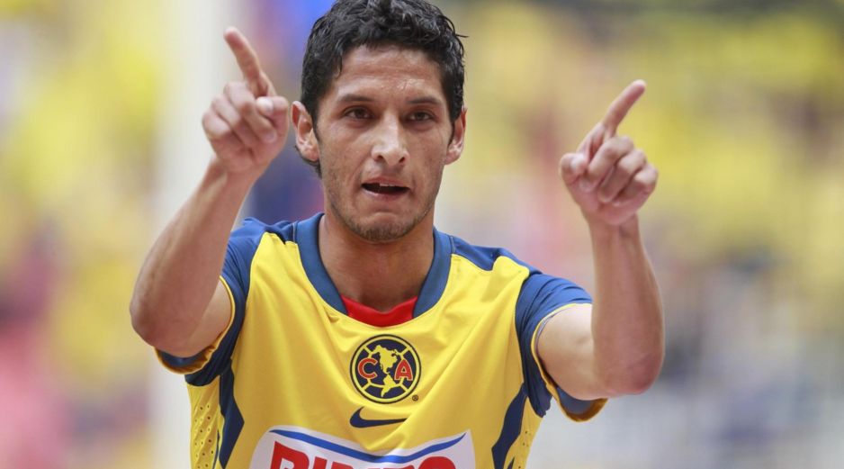 YA LLOVIÓ. Ángel Reyna se consolidó por algunas temporadas en el primer equipo del América e incluso es el último campeón goleador mexicano que tienen las Águilas. SUN/ARCHIVO