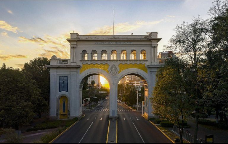 ARCOS GUADALAJARA. Obra ubicada en el límite Poniente de la ciudad. Sergio Godínez