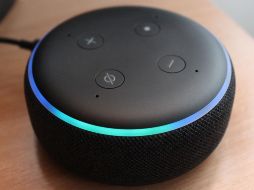 Asistentes virtuales como Alexa o Siri cuentan por defecto con voces femeninas, por razones prácticas y -según tildan algunos- por cuestiones de tintes machistas. UNSPLASH/ LAZAR GUGLETA