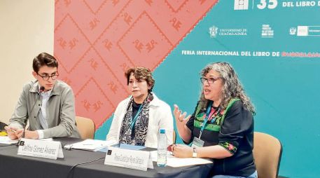 En la FIL. En el evento estuvo la titular de la SEP, Delfina Gómez (centro). Especial