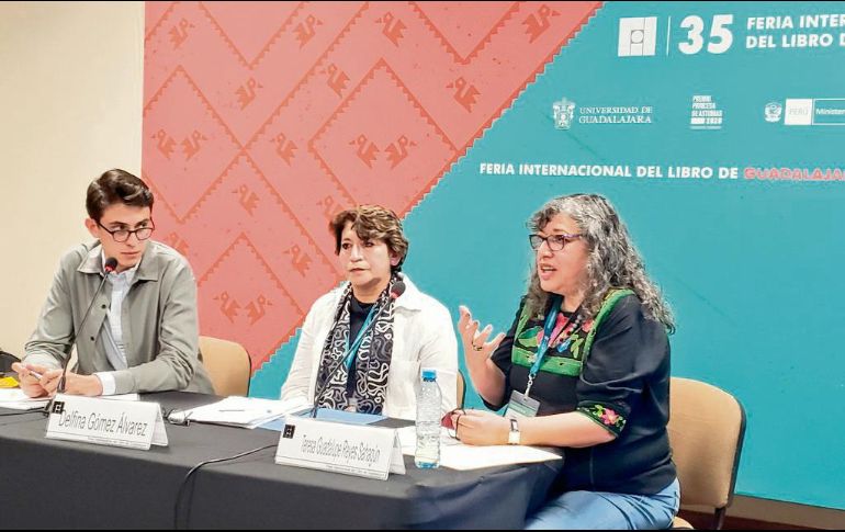 En la FIL. En el evento estuvo la titular de la SEP, Delfina Gómez (centro). Especial