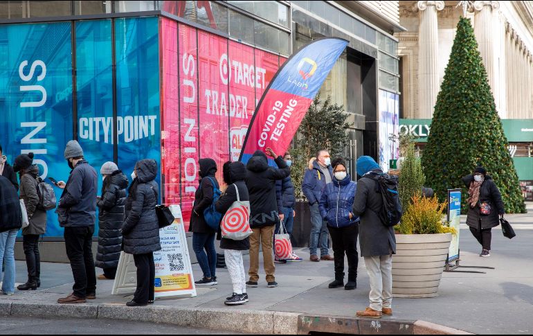 París y Londres han cancelado sus festividades para recibir el Año Nuevo ante el avance de la nueva variante Ómicron. EFE/S. Yenesel