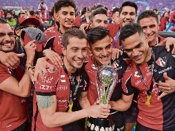 Martín Nervo (izquierda) y Anderson Santamaría contaron con el apoyo de Aldo Rocha en la media para ser la mejor zaga. IMAGO7