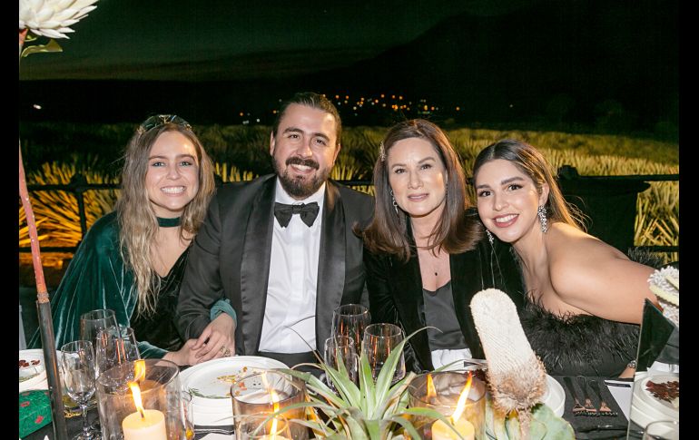 Valeria Bross, Amaury Vergara, Gloria Calzada y Ale Alarcón. GENTE BIEN JALISCO/JORGE SOLTERO