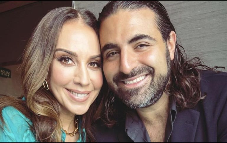 Mónica Naranjo y el promotor Sergio Gabriel se reunieron con medios de comunicación para hablar de los conciertos que la cantautora dará por México. ESPECIAL / @elsergiogabriel