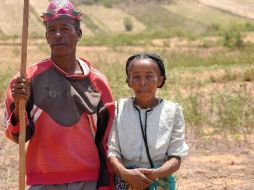 Loharano y su esposo Mandilimana han transformado la manera en la que siembran para luchar contra la sequía. SIRA THIERIJ/BBC