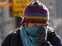 Distintas autoridades en México han mencionado que de tener cualquier síntoma característico de resfriado te asumas como un caso positivo de COVID-19, pero la OMS ha difundido información importante al respecto. AFP / ARCHIVO