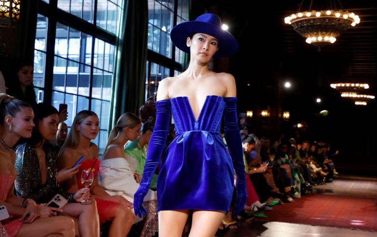 Modelo desfilando para la marca australiana Bronx and Banco en la Colección de Otoño 2022 durante la Semana de la Moda en Nueva York. EFE/J. SZENES