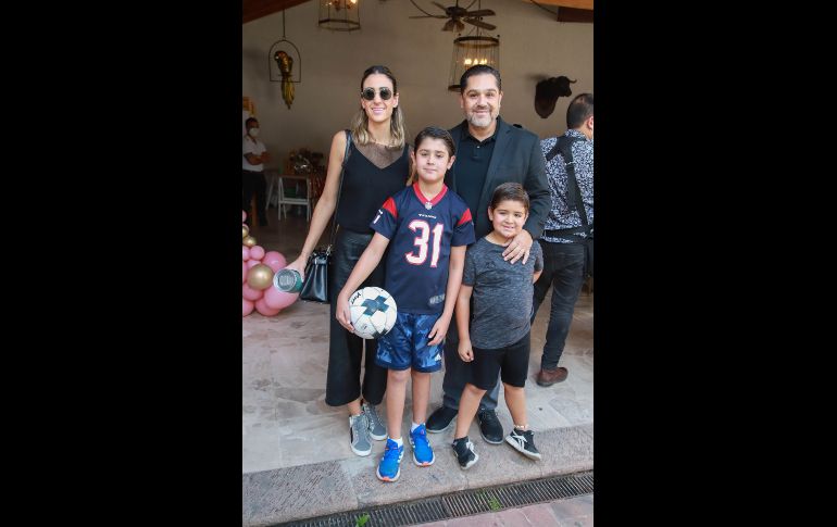 Michelle Greicha, Álvaro Corella, Juan Álvaro Corella y Patricio Corella. GENTE BIEN JALISCO/ANTONIO MARTÍNEZ