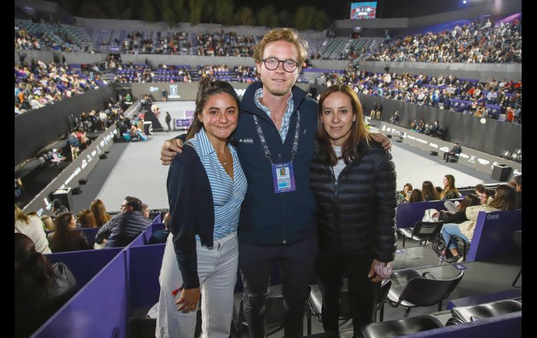 Natalia Bustamante, Gustavo Santoscoy y Regina García. GENTE BIEN JALISCO/ANTONIO MARTÍNEZ