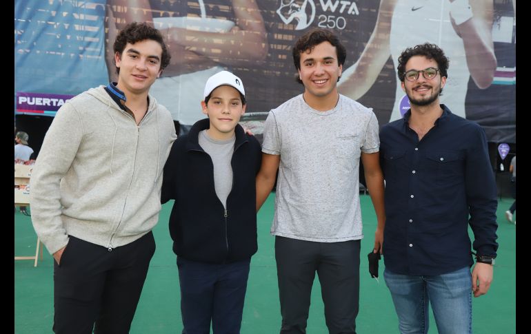 Agustín Flores, Andrés Flores, Juan Pablo Lemus y Rodrigo Ramos. GENTE BIEN JALISCO/CLAUDIO JIMENO