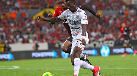 OLVIDADOS. Jaguares en su último partido de la Liga MX en el Estadio Jalisco frente a Atlas. Imago7