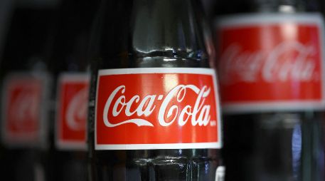 Coca-Cola forma parte de una lista de empresas como McDonald's y Starbucks que dejarán de operar en el país. AFP/ARCHIVO