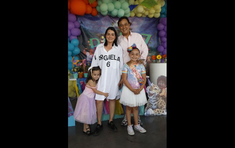 Rebeca Cosío Corella, Paulina Corella, Salvador Cosío Gaona y Paulina Cosío Corella. GENTE BIEN JALISCO/CLAUDIO JIMENO