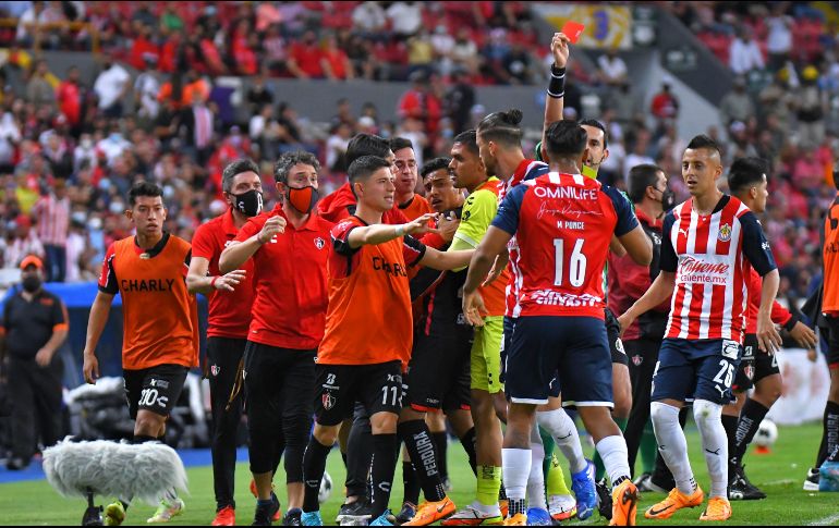 La actitud de Miguel Ponce ha sido de violencia reincidente y faltará por ver si la Comisión Disciplinaria impone un castigo ejemplar en contra del lateral. IMAGO7