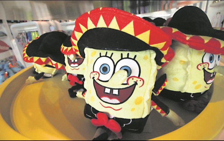 La mercancía que se vende en el hotel ofrecerá agradables sorpresas para chicos y grandes, incluyendo este “Bob Esponja” vestido de mariachi.EL INFORMADOR/F. González