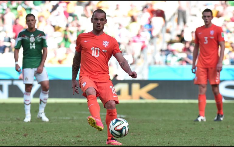 Tras su retiro profesional, Wesley Sneijder dio a conocer que al inicio de su carrera enfrentó problemas con el alcohol, cuando era jugador del Real Madrid. AFP / ARCHIVO