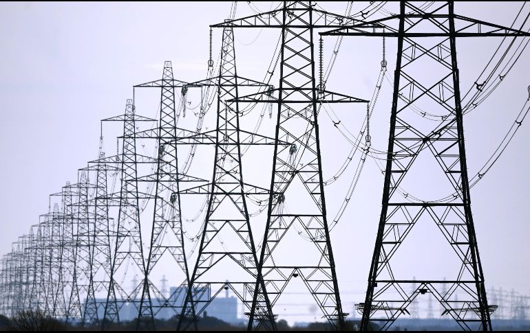 Las afores no han dejado de invertir en el sector eléctrico y la propuesta de reforma no ha eliminado el interés, mencionó Iván Liego Moreno, presidente de la Consar. EFE/N. Hall