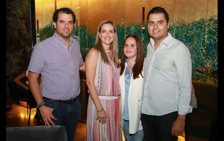 Santiago García Arce, Paloma de García Arce, Dany Corona y Javier Vázquez. GENTE BIEN JLISCO/Tony Martínez